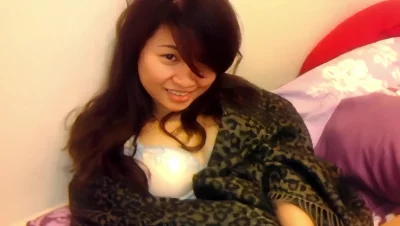 发情小少妇主动扒开内裤勾引我操她