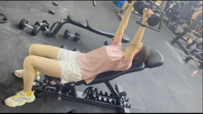 健身房结识的少妇！！带去车里口完回她家里操！！