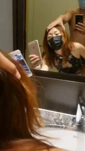 边跟老公视频边挨操的上海绿帽人妻